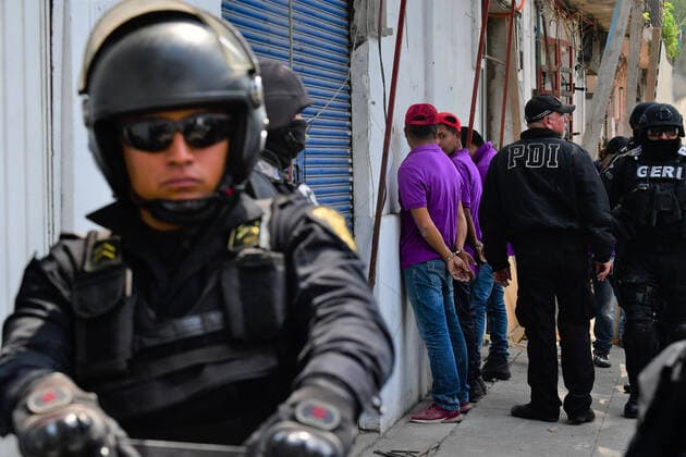 November 5, 2019: EUM20191105SOC10.JPG.CIUDAD DE MEXICO, SecuritySeguridad-CDMX.- Habitantes de un predio habitacional ubicado de Avenida Cuauhtemoc numero 166, en la colonia Doctores de la zona centro de la Ciudad de Mexico, fueron desalojados zona por elementos de seguridad capitalina este 5 de noviembre de 2019. En el proceso se registraron algunas grescas entre policias y vecinos. Foto: Agencia EL UNIVERSALHugo GarciaAFBV  - ZUMAu78_ 20191105_zaf_u78_015 Copyright: xElxUniversalx