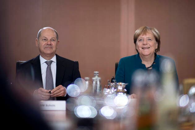 News Themen der Woche KW45 Scholz, Merkel, Kabinett - GroKo Halbzeitbilanz DEU, Deutschland, Germany, Berlin, 06.11.2019 Olaf Scholz, Bundesfinanzminister und Vizekanzler SPD, und Angela Merkel, Bundeskanzlerin CDU,(v.l.n.r.), vor der Kabinettssitzung im Berliner Kanzleramt in Berlin. Ein Tagungspunkt war die Halbzeitbilanz der GroKo Grosse Koalition. Olaf Scholz, Minister of Finance and vice chancellor SPD, and Angela Merkel, German Chancellor CDU (f.l.t.r.), during a cabinet meeting at the chancellor office in Berlin, Germany. One of the topics was the mid-term review by the Federal Government.