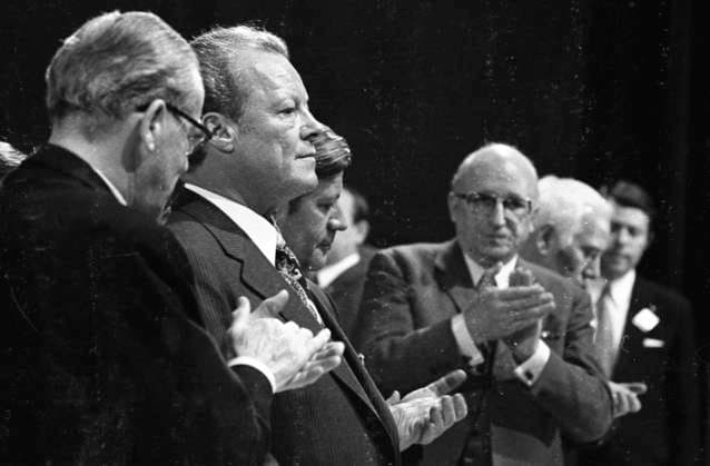SPD-Parteitag 1972 DEU, Deutschland, Dortmund: Die Wahl zum Bundestag 1972, hier der SPD-Parteitag am 13.10.1972 in Dortmund, endete mit der groessten Zustimmung fuer die SPD in der Geschichte der Bundesrepublik..Herbert Wehner, Willy Brandt, Helmut Schmidt, Heinz Kühn DEU, Germany, Dortmund: The election to the Bundestag in 1972, here the SPD party conference in Dortmund on 13.10.1972, ended with the greatest approval for the SPD in the history of the Federal Republic. NRW