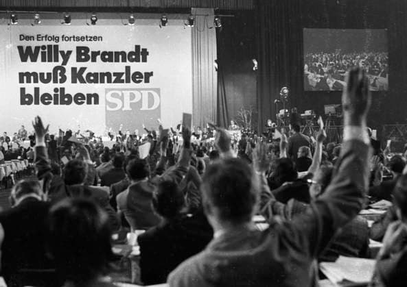 SPD-Parteitag 1972 DEU, Deutschland, Dortmund: Die Wahl zum Bundestag 1972, hier der SPD-Parteitag am 13.10.1972 in Dortmund, endete mit der groessten Zustimmung fuer die SPD in der Geschichte der Bundesrepublik. DEU, Germany, Dortmund: The election to the Bundestag in 1972, here the SPD party conference in Dortmund on 13.10.1972, ended with the greatest approval for the SPD in the history of the Federal Republic. NRW