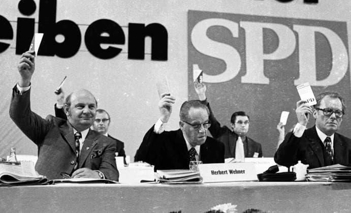 SPD-Parteitag 1972 DEU, Deutschland, Dortmund: Die Wahl zum Bundestag 1972, hier der SPD-Parteitag am 13.10.1972 in Dortmund, endete mit der groessten Zustimmung fuer die SPD in der Geschichte der Bundesrepublik.Willy Brandt, Herbert Wehner, N.N. von r. DEU, Germany, Dortmund: The election to the Bundestag in 1972, here the SPD party conference in Dortmund on 13.10.1972, ended with the greatest approval for the SPD in the history of the Federal Republic. NRW