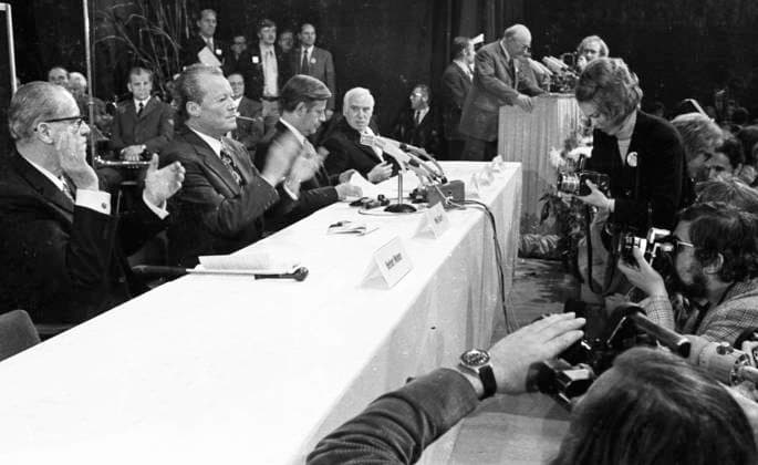 SPD-Parteitag 1972 DEU, Deutschland, Dortmund: Die Wahl zum Bundestag 1972, hier der SPD-Parteitag am 13.10.1972 in Dortmund, endete mit der groessten Zustimmung fuer die SPD in der Geschichte der Bundesrepublik..Herbert Wehner, Willy Brandt, Helmut Schmit, Walter Arendt, Heinz Kühn von l. DEU, Germany, Dortmund: The election to the Bundestag in 1972, here the SPD party conference in Dortmund on 13.10.1972, ended with the greatest approval for the SPD in the history of the Federal Republic. NRW