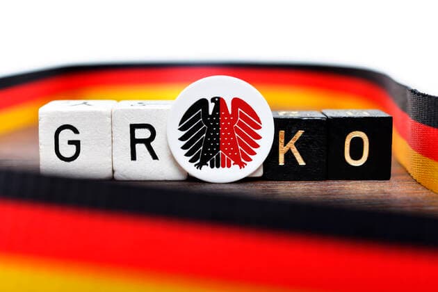 BuchstabenwÃ¼rfel bilden den Schriftzug Groko mit Bundesadler, Symbolfoto fÃ¼r die GroÃŸe Koalition *** Letter cubes form the stroke Groko with federal eagle, symbol photo for the grand coalition ** NUR FUER REDAKTIONELLE ZWECKE ** EDITORIAL USE ONLY **