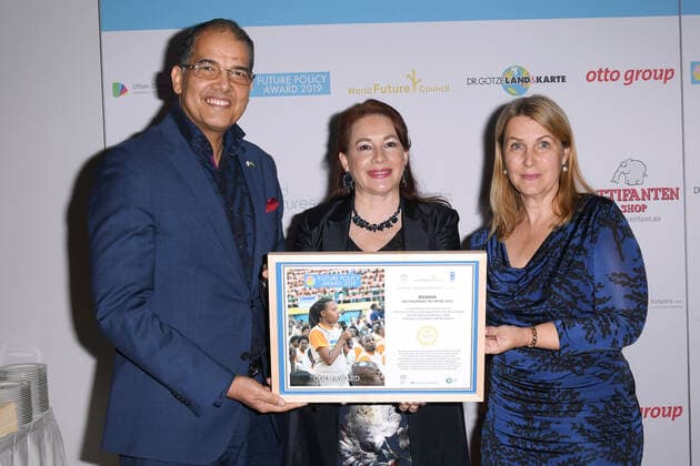 Igor Cesar, Maria Fernanda Espinosa und Alexandra Wandel beim Charity Dinner im Rahmen der Verleihung vom Future Policy Award am 6.11.2019 in Hamburg Verleihung vom Future Policy Award 2019 in Hamburg