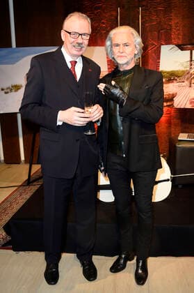 Ludger Pistor und Hermann Bühlbecker bei der Vernissage von African Moods zur Präsentation vom Lambertz Fine Art-Kalender 2020 in der Südafrikanischen Botschaft. Berlin, 06.11.2019