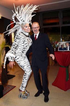 Paula Jackson und Ludger Pistor bei der Vernissage von African Moods zur Präsentation vom Lambertz Fine Art-Kalender 2020 in der Südafrikanischen Botschaft. Berlin, 06.11.2019