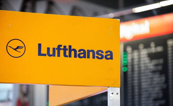 07.11.2019, xmkx, News Streik der Flugbegleiter bei Lufthansa, Flughafen Frankfurt v.l. Logo, Lufthansa, Symbolbild, Frankfurt am Main Hessen Deutschland (DE) Flughafen