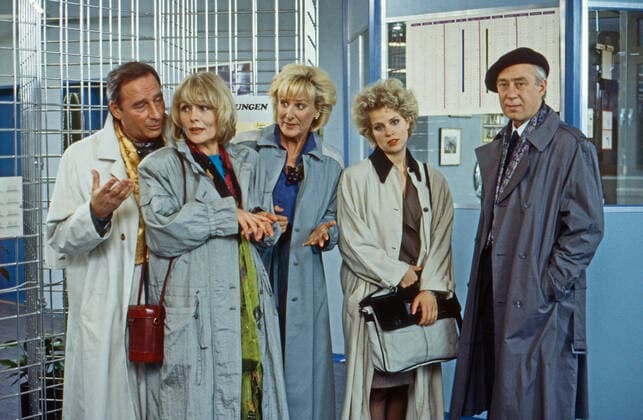 Büro, Büro, Comedyserie, Deutschland 1982 - 1993, Folge: Gemeinsam und in Harmonie , Darsteller: Henry van Lyck, Ingeborg Westphal, Karin Rasenack, Christine Brammer, Klaus Mikoleit Copyright: KPA Nur redaktionelle Nutzung. Editorial usage only. UnitedArchives55000806 !ACHTUNG AUFNAHMEDATUM GESCHÄTZT!