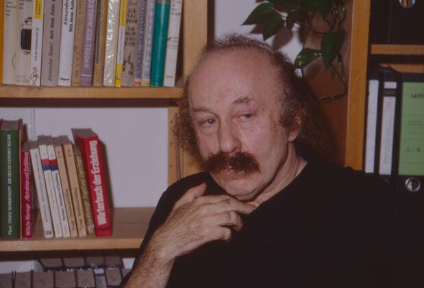 Edgar Hilsenrath, deutscher Schriftsteller, Deutschland 1989. German author Edgar Hilsenrath, Germany 1989. Copyright: KPA Nur redaktionelle Nutzung. Editorial usage only. UnitedArchives55002485 !ACHTUNG AUFNAHMEDATUM GESCHÄTZT!