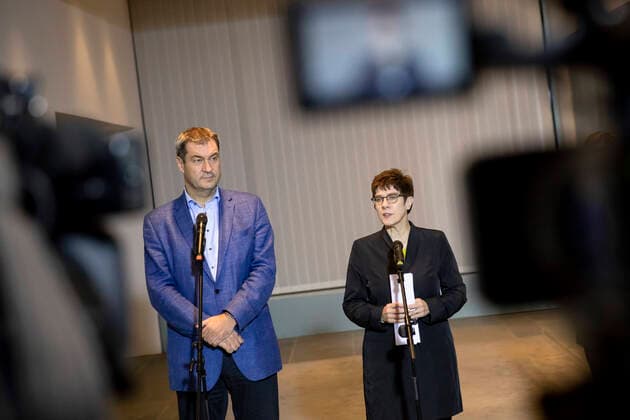 (L-R) Voristzende von CSU Markus Soeder und von CDU Annegret Kramp-Karrenbauer geben ein Statement ueber die Einigung der Grosse Koalition ueber die Grundrente. im Kanzleramt in Berlin am 10. November 2019. Grosse Koalition findet Einigung ueber Grundrente *** L R CSU leader Markus Soeder and CDU leader Annegret Kramp Karrenbauer give statement on Grand Coalition agreement on basic pension at Chancellors Office in Berlin on 10 November 2019 Grand Coalition reaches agreement on basic pension