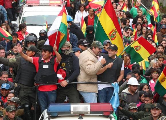 News Bilder des Tages Civic leaders Luis Fernando Camacho (R) and Marco Pumari (L) celebrate with Bolivians the resignation of President Evo Morales, in La Paz, Bolivia, 10 November 2019. Morales confirmed his resignation after almost 14 years in the position, through a video from an unknown location and after most of his Government cabinet had already resigned. Bolivian President Evo Morales resigns !ACHTUNG: NUR REDAKTIONELLE NUTZUNG!  Copyright: xMartinxAlipazx AME2889 20191110-637090266205907259
