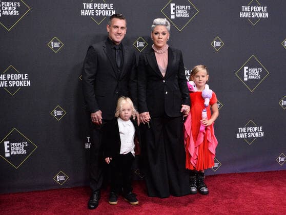 (L-R) Carey Hart, singer Pink, Jameson Hart, and Willow Hart arrive for the 45th annual E! People s Choice Awards at the Barker Hangar in Santa Monica, California on Sunday, November 10, 2019.  LAP20191110311 JIMxRUYMEN