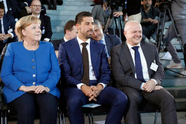 Bundeskanzlerin Angela Merkel, Sami Khedira, Fußballspieler, Dr. Andreas Kiefer, Präsident der Landesapothekenkammer Rheinland-Pfalz, Deutschland, Berlin, Bundeskanzleramt, Teilnahme der BK’in an der Veranstaltung zur Verleihung des Nationalen Integrationspreises, 11.11.2019