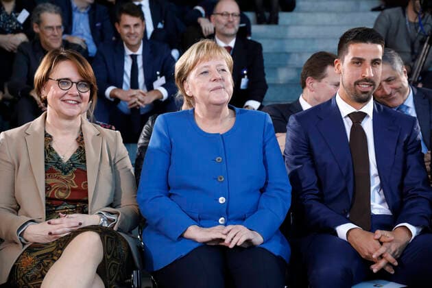 Staatsministerin Annette Widmann- Mauz, Bundeskanzlerin Angela Merkel, Sami Khedira, Fußballspieler, Deutschland, Berlin, Bundeskanzleramt, Teilnahme der BK’in an der Veranstaltung zur Verleihung des Nationalen Integrationspreises, 11.11.2019