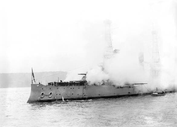 Battleship Connecticut Saluting the Presidential Yacht Mayflower during Naval Review for U.S. President William Howard Taft, New York Harbor, New York City, New York, USA, Photograph by Bain News Service, October 14, 1912  Copyright: xCircaxImagesx ghi-circa07363