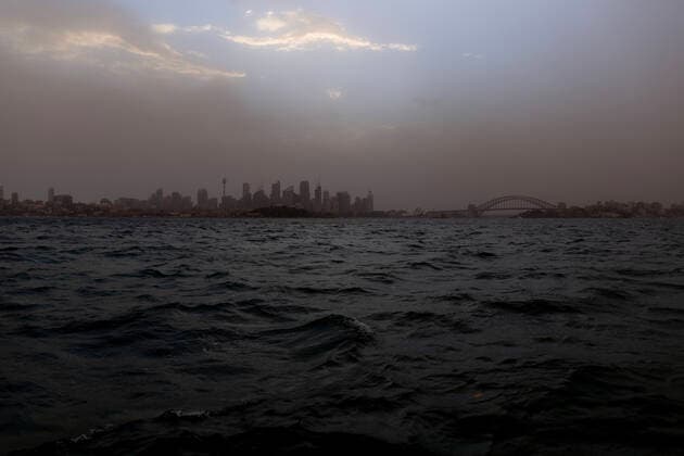BUSHFIRES NSW, The Sydney Skyline is seen as smoke haze from bushfires drifts over the CDB in Sydney, Tuesday, November 12, 2019. At least 13 ferocious bushfires are burning at emergency level across the eastern Australian state of New South Wales (NSW), with one blaze just 20 kilometres outside Sydney. ( NO ARCHIVING, EDITORIAL USE ONLY, NO USE IN BOOKS WITHOUT CONSENT SYDNEY NSW AUSTRALIA  Copyright: xPAULxBRAVENx 20191112001432273756