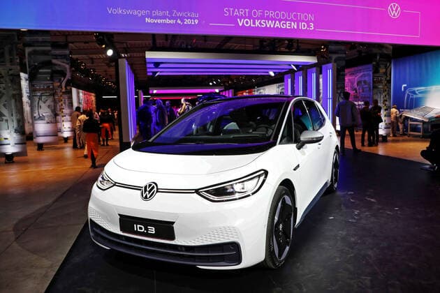 Produktionsstart des Volkswagen ID.3 Produktionsstart des Volkswagen ID.3 am 04.11.2019 im Volkswagenwerk Zwickau. 20191104BOS0038 *** Production start of Volkswagen ID 3 Production start of Volkswagen ID 3 on 04 11 2019 at Volkswagen plant Zwickau 20191104BOS0038