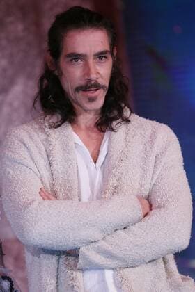 Spanish actor Oscar Jaenada poses for a photograph during the presentation of the series Hernan , which will broadcasted on November 24 by Mexican channel Azteca 7, and which shows conqueror Hernan Cortes upon his arrival and at the beginning of the conquest of Mexico on 14 March 1519. EFE Sashenka Gutierrez Presented in Mexico the series Hernan about the conquest of Mexico !ACHTUNG: NUR REDAKTIONELLE NUTZUNG!  Copyright: xSashenkaxGutierrezx MEX8635 20191113-637092789985275538