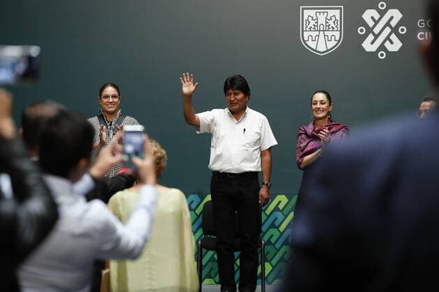 The Former President of Bolivia Evo Morales (C) receive from the head of the Government of Mexico City, Claudia Sheinbaum (R), the Distinguished Guest during a ceremony, in Mexico City, Mexico, 13 November 2019. The ceremony, which took place practically 24 hours after the arrival in the Mexican capital, was led by the head of government of Mexico City Claudia Sheinbaum. Evo receives distinction from Mexico City and asks for dialogue to pacify Bolivia !ACHTUNG: NUR REDAKTIONELLE NUTZUNG!  Copyright: xJosexMendezx MEX8666 20191113-637092800501937457