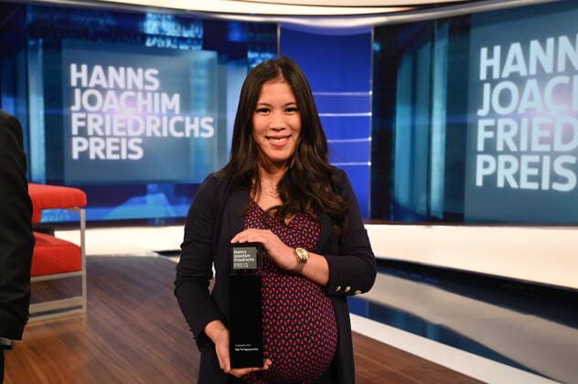 Die Moderatorin und Preisträgerin Mai Thi Nguyen Kim posiert bei der Verleihung des Hanns-Joachim-Friedrichs-Preis für Fernsehjournalismus 2019 am 14.11.2019 in Köln Mit dem Preis werden jährlich einmal Fernsehjournalisten ausgezeichnet, die in ihrer Arbeit Herausragendes geleistet haben