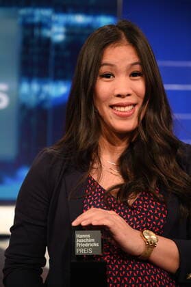 Die Moderatorin und Preisträgerin Mai Thi Nguyen Kim posiert bei der Verleihung des Hanns-Joachim-Friedrichs-Preis für Fernsehjournalismus 2019 am 14.11.2019 in Köln Mit dem Preis werden jährlich einmal Fernsehjournalisten ausgezeichnet, die in ihrer Arbeit Herausragendes geleistet haben