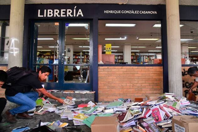 November 14, 2019: EUM20191114SOC19.JPG.CIUDAD DE MEXICO. ProtestProtesta-UNAM.- 14 de noviembre de 2019. Aspectos de los actos vandalicos que realizaron jovenes encapuchados a la par de la protesta en la Torre de Rectoria, en Ciudad Universitaria, por el acoso y la violencia sexual de la que son victimas las estudiantes. En la imagen los destrozos en una de las librerias de la UNAM. Foto: Agencia EL UNIVERSALHugo GarciaEELG Copyright: xElxUniversalx