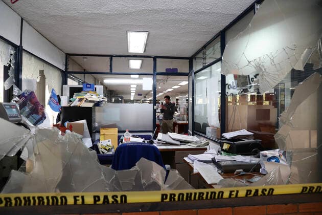 November 14, 2019: EUM20191114SOC22.JPG.CIUDAD DE MEXICO. ProtestProtesta-UNAM.- 14 de noviembre de 2019. Aspectos de los actos vandalicos que realizaron jovenes encapuchados luego de la protesta en la Torre de Rectoria, en Ciudad Universitaria, por el acoso y la violencia sexual de la que son victimas las estudiantes. En la imagen los destrozos en una de las librerias de la UNAM. Foto: Agencia EL UNIVERSALDiego Simon SanchezEELG Copyright: xElxUniversalx