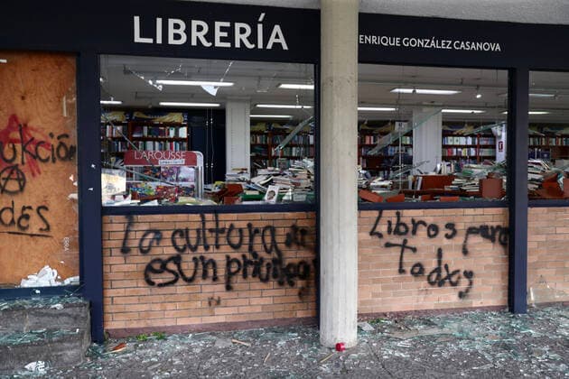November 14, 2019: EUM20191114SOC21.JPG.CIUDAD DE MEXICO. ProtestProtesta-UNAM.- 14 de noviembre de 2019. Aspectos de los actos vandalicos que realizaron jovenes encapuchados luego de la protesta en la Torre de Rectoria, en Ciudad Universitaria, por el acoso y la violencia sexual de la que son victimas las estudiantes. En la imagen los destrozos en una de las librerias de la UNAM. Foto: Agencia EL UNIVERSALDiego Simon SanchezEELG Copyright: xElxUniversalx