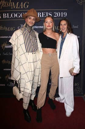 David Jakobs, Cheyenne Savannah Ochsenknecht und Annette Weber bei der Verleihung des 4. Deutschen Bloggerpreises by HashMAG in den Mozartsälen. Hamburg, 14.11.2019