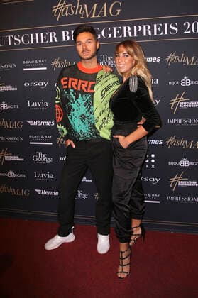 Sam Dylan und Annemarie Eilfeld bei der Verleihung des 4. Deutschen Bloggerpreises by HashMAG in den Mozartsälen. Hamburg, 14.11.2019