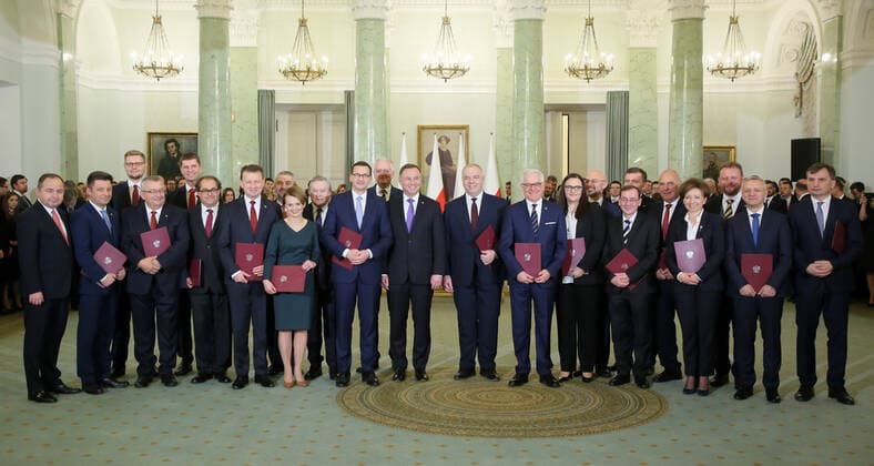 Bilder des Jahres 2019, News 11 November News Themen der Woche KW46 News Bilder des Tages Formal appointment of the new Mateusz Morawiecki s government Konrad Szymanski, Michal Dworczyk, Piotr Wos, Andrzej Adamczyk, Dariusz Piontkowski, Marek Grobarczyk, Mariusz Blaszczak, Jadwiga Emilewicz, Piotr Glinski, Mateusz Morawiecki, Jaroslaw Gowin, Andrzej Duda, Jasek Sasin, Jacek Czaputowicz, Malgorzata Jarosinska-Jedynak, Michal Kurtyka, Mariusz Kaminski, Tadeusz Koscinski, Marlena Malag, Lukasz Szumowski, Marek Zagorski, Zbigniew Ziobro. Formal appointment of the new Mateusz Morawiecki s government on November 15, 2019 in Warsaw, Poland. EN_01402696_0419