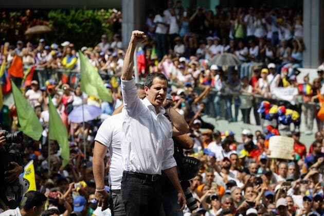Bilder des Jahres 2019, News 11 November News Themen der Woche KW46 News Bilder des Tages Head of the Parliament, Juan Guaido, joins to the opponents of the government of Nicolas Maduro in Caracas, Venezuela,16 November 2019. The opposition call was announced a month ago and during the last few weeks the political forces opposed to Chavism have been encouraging the population to participate in this demonstration. Guaido, recognized as president in charge of Venezuela by almost 60 countries, leads this crusade and in recent hours has intensified his calls to the street after a student protest that was repressed with tear gas in Caracas. Venezuelans are back to the streets for and against Maduro !ACHTUNG: NUR REDAKTIONELLE NUTZUNG!  Copyright: xRaynerxPenax AME5780 20191116-637095301216570895