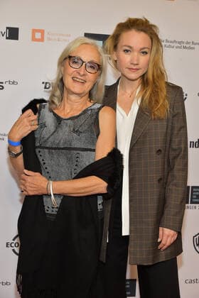 Preisverleihung der DAFF 2019 Leonore Weissgerber, Lisa Maria Potthoff Ankunft zur Preisverleihung der Deutschen Akademie für Fernsehen 2019 im Kino Babylon in Berlin am 16.11.2019
