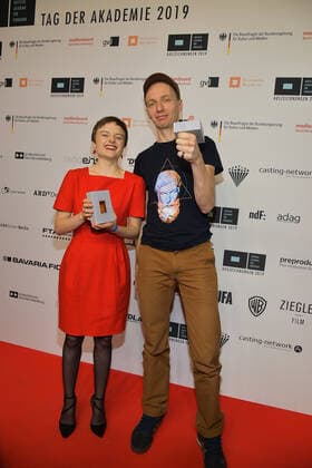 Preisverleihung der DAFF 2019 Lena Urzendowsky, Preistraegerin Schauspielerin Nebenrolle, Dietrich Brueggemann, Preistraeger Regie (Tatort: Murot und das Murmeltier) Ankunft zur Preisverleihung der Deutschen Akademie für Fernsehen 2019 im Kino Babylon in Berlin am 16.11.2019