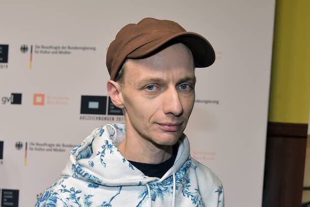 Preisverleihung der DAFF 2019 Dietrich Brueggemann Ankunft zur Preisverleihung der Deutschen Akademie für Fernsehen 2019 im Kino Babylon in Berlin am 16.11.2019