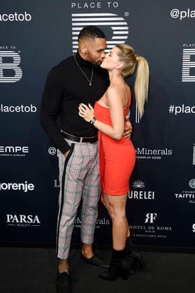 Dominic Harrison mit Ehefrau Sarah Harrison beim 4. Place To B Award 2019 im Axel Springer SE Verlagshaus. Berlin, 16.11.2019
