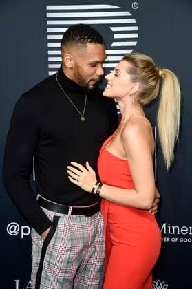 Dominic Harrison mit Ehefrau Sarah Harrison beim 4. Place To B Award 2019 im Axel Springer SE Verlagshaus. Berlin, 16.11.2019