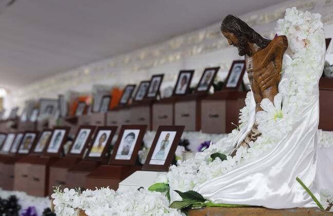 Bilder des Jahres 2019, News 11 November News Themen der Woche KW46 News Bilder des Tages General view of the boxes that containing remains of the victims of Bojaya massacre, that occured 17 years ago, during a collective funeral in Bojaya, department of Choco, Colombia, 17 November 2019. The community of Bojaya, which in 2002 experienced one of the bloodiest massacres of the Colombian armed conflict, began the funeral of the victims of the massacre. The total number of people who died after a bomb fell on the church where the community was sheltering is estimated at between 79 and 119. Collective funeral of the victims of the Bojaya massacre !ACHTUNG: NUR REDAKTIONELLE NUTZUNG!  Copyright: xMauricioxDuenasxCastanedax AME6190 20191117-637096099188672515