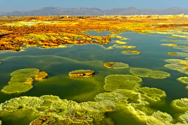 Creative Highlights World Kristallisierte Sulfide einem gesättigten sauren Salzlaugenpool, Geothermalgebiet Dallol, Danakilsenke, Afar Dreieck, Äthiopien