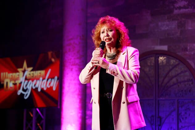 Regina Thoss bei der Aufzeichnung der TV Show Wiedersehen der Ostlegenden im Boulevardtheater. Dresden, 13.11.2019 *** Regina Thoss at the recording of the TV show Wiedersehen der Ostlegenden at the Boulevardtheater Dresden, 13 11 2019 Foto:xM.xWehnertx xFuturexImage