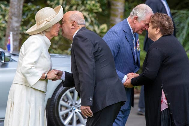 Bilder des Jahres 2019, Entertainment 11 November Entertainment Bilder des Tages ROYAL VISIT NEW ZEALAND, Prince Charles and Camilla, Duchess of Cornwall receive a hongi from a Kaumatua and a Kuia (elders) as they attend an official ceremony of welcome at Government House during their royal visit to New Zealand in Auckland, Tuesday, November 19, 2019. The visit will be part of a week-long tour of the country which also takes in Christchurch and Kaikoura. ( NO ARCHIVING, EDITORIAL USE ONLY, NO USE IN BOOKS WITHOUT CONSENT AUCKLAND NEW ZEALAND  Copyright: xDAVIDxROWLANDx 20191119001433521312