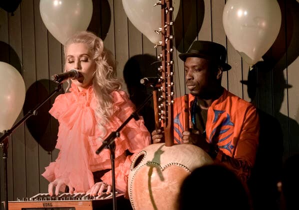 DMA Jazz 2019 Jeanett Albeck og Dawda Jobarteh fremfoerer en smuk musikalsk hyldest (Tykke in Mandinka) til nu afdoede Master Fatman ved Danish Music Awards Jazz 2019 mandag den 18. november 2019 i Bremen Teater i Koebenhavn.. , Copenhagen Copyright: TorbenxChristensen TorbenxChristensenx COP300 spdk20191119-013825-L