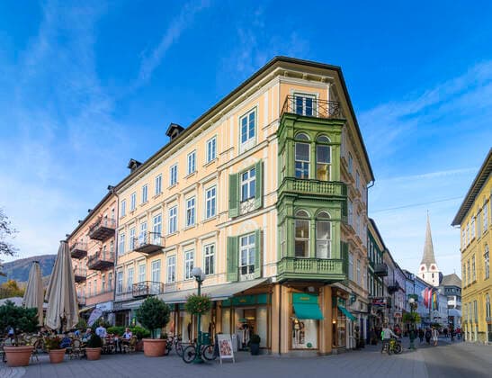 street Pfarrgasse, church St. Nikolaus Bad Ischl Oberösterreich, Upper Austria Austria Salzkammergut