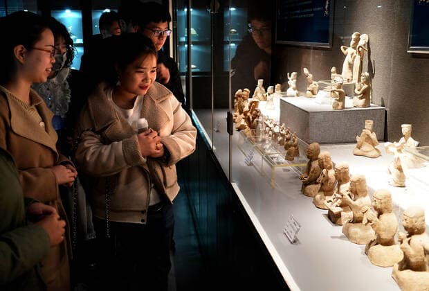 (191120) -- ZHENGZHOU, Nov. 20, 2019 -- People visit an exhibition on music and dancing along the ancient Silk Road in Zhengzhou, central China s Henan Province, on Nov. 19, 2019. More than 280 artifacts dating back to ancient China s Han, Tang, Song and Yuan dynasties are on display during the exhibition. ) CHINA-ZHENGZHOU-SILK ROAD-EXHIBITION (CN) LixAn 