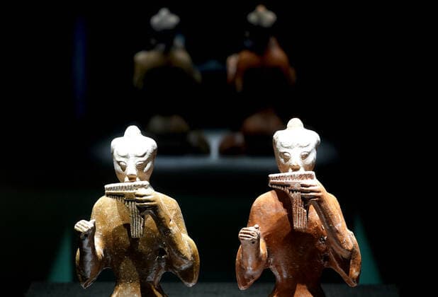 (191120) -- ZHENGZHOU, Nov. 20, 2019 -- A pair of music-playing figurines are on display during an exhibition on music and dancing along the ancient Silk Road in Zhengzhou, central China s Henan Province, on Nov. 19, 2019. More than 280 artifacts dating back to ancient China s Han, Tang, Song and Yuan dynasties are on display during the exhibition. ) CHINA-ZHENGZHOU-SILK ROAD-EXHIBITION (CN) LixAn 