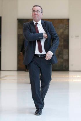 20.11.2019, Niedersaechsischer Landtag, Hannover, Sitzung des Niedersaechsischen Landtages im Plenarsaal, im Bild Boris Pistorius (SPD, Innenminister Niedersachsen) geht zum Interview Niedersaechsischer Landtag *** 20 11 2019, Niedersaechsischer Landtag, Hanover, Session of the Niedersaechsischer Landtag in the Plenarsaal, Boris Pistorius SPD in the photo, Interior Minister of Lower Saxony goes to the interview with Niedersaechsischer Landtag