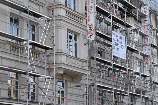 Altbausanierung, Sanierung,Renovierung eines Altbaus,Haus Altbau,Altbauwohnung,Immobiiie, Metropole,Immobilienpreise,Immobilien,Stadtmitte,Zentrum,Fassaden,Fassade,Gebaeude,Haeuser,Lage,Stadtlage,Innenstadt,Stadtzentrum, Stadtansicht. *** Altbausanierung, Sanierung,Renovierung eines Altbaus,Haus Altbau,Altbau,Altbauwohnung,Immobiiie, Metropole,Immobilienpreise,Immobilien,Stadtmitte,Zentrum,Fassaden,Fassade,Gebaeude,Haeuser,Lage,Stadtlage,Innenstadt,Stadtzentrum, Stadtansicht