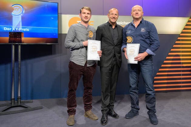 Berlin GER, Berlin, 20.11.2019, XY Preisverleihnug - ZDF v.l. Kevin Rast, Heino Ferch, Werner Rast, 20.11.2019, XY Preis - ZDF, Copyright: xUwexKoch Eibner-Pressefotox EP_UKH