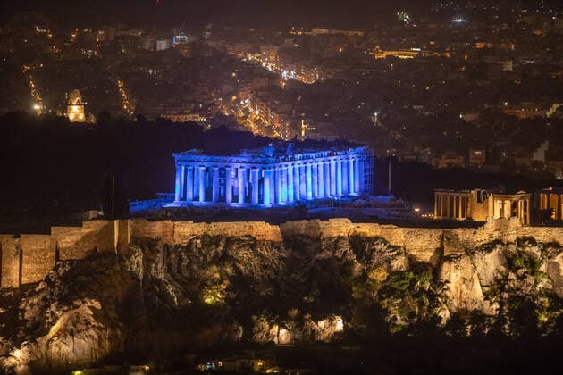 Bilder des Jahres 2019, News 11 November News Themen der Woche (191120) -- ATHENS, Nov. 20, 2019 (Xinhua) -- Photo taken on Nov. 20, 2019 shows the Acropolis of Athens illuminated in blue, the color of the United Nations Children s Fund (UNICEF), in Athens, Greece. The Acropolis of Athens was illuminated on Wednesday in blue, the color of the United Nations Children s Fund (UNICEF), to mark the 30th anniversary of the United Nations Convention on the Rights of the Child signed on Nov. 20, 1989, Greek national news agency AMNA reported. (Photo by Lefteris Partsalis Xinhua) GREECE-ATHENS-ACROPOLIS-UNICEF-CHILDREN S RIGHTS 