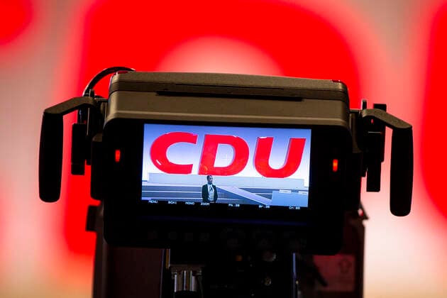 Logo der CDU auf dem Monitor einer Kamera - 32. Parteitag der CDU in Leipzig am 22. November 2019. 32. CDU Parteitag in Leipzig